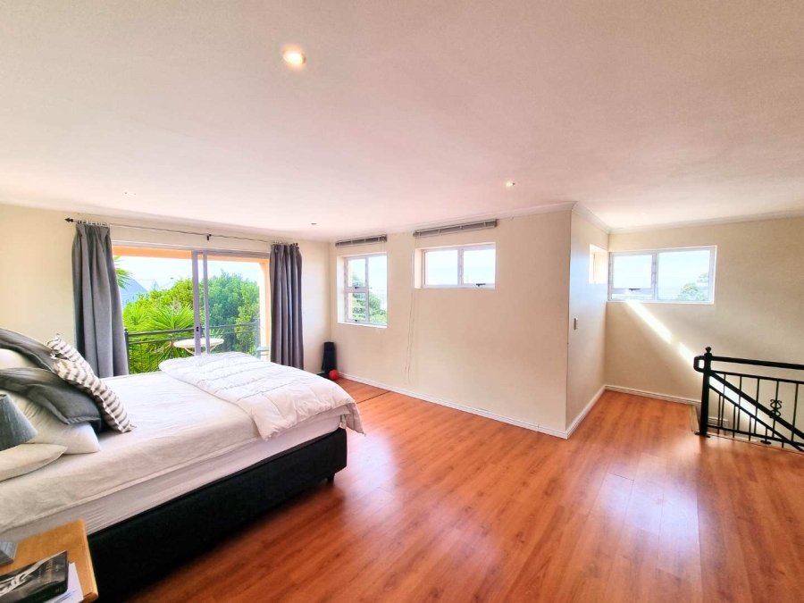 5 Bedroom Property for Sale in Chanteclair Western Cape